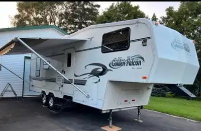 Well-maintained 2001 Golden Falcon fifth wheel in good overall condition. This 30 ft trailer feature...