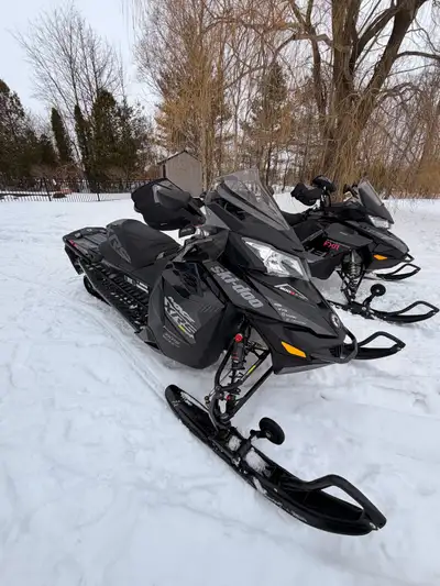 2 skidoo qui sortent de leur entretiens 2 strap de spare 2 snowtracker neuf 1-renegade adrénaline 85...