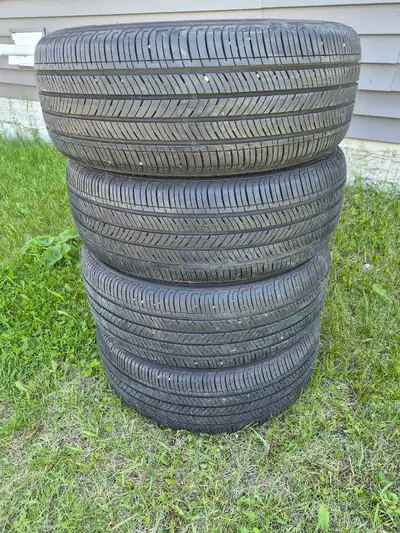 Set of 4 Kumho all season tires, size:205/55/R16, without rims, no patches or plugs, with excellent...