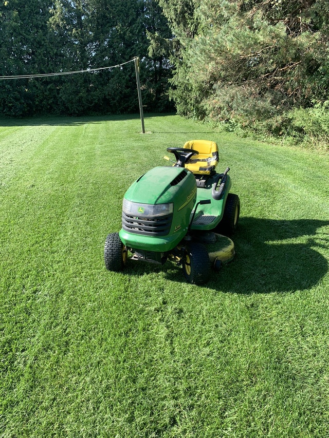 John Deere Hydrostatic Riding Lawn Mower Lawnmowers & Leaf Blowers