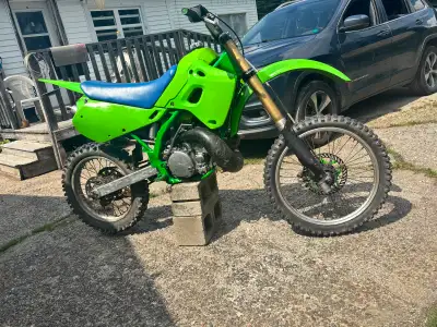 Good condition 1990 kx 250 2 stroke bikes works very well and has all kinds of power 15 hours ride t...