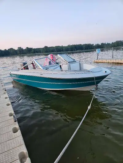 17 foot glastron. READY TO GO! Motor is a 90 horse mariner, in running condition. Comes with trailer...