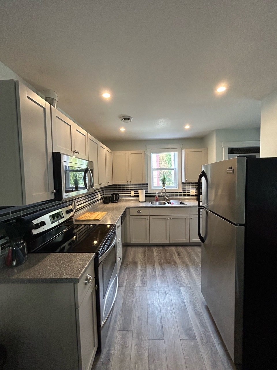 Move In Ready One Bedroom/ One Bathroom Apt. 2