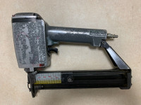 SENCO SKS Medium-Heavy Wire Stapler 16 Guage (7/8" to 1-1/2") $1