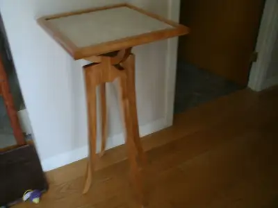 Jolie table pour pot de fleur, View more