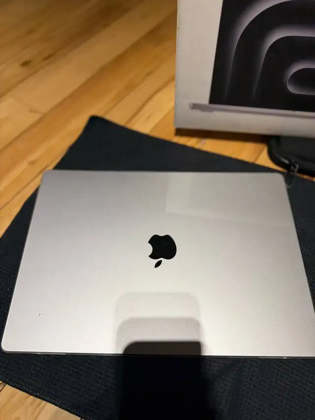 MacBook Pro M4 Pro 24 GB RAM/ 512 GB SSD - 16 INCH + Apple Care+ in Laptops in City of Montréal - Image 5