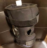 DONJOY Hinged Knee Brace Size Medium 
