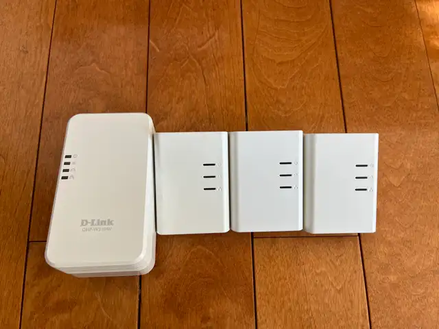 D-Link Powerline Wifi Extender and 3 Powerline Ethernet Adapters in Networking in City of Toronto - Image 3