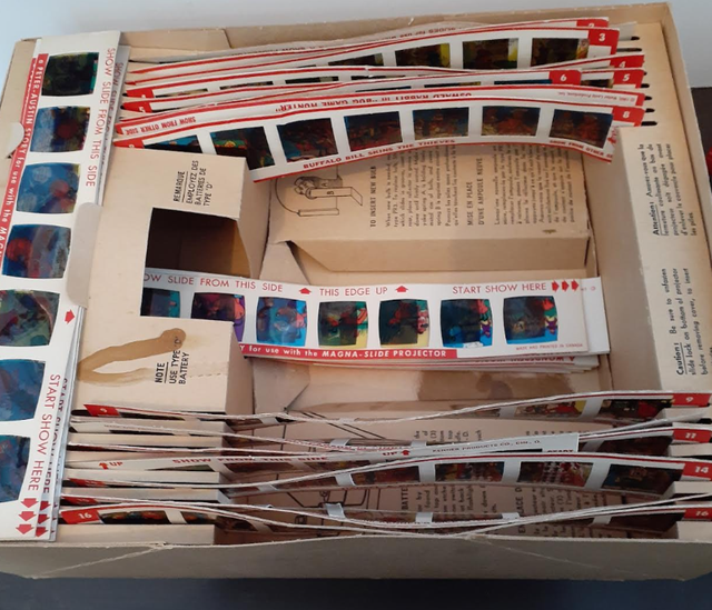 Vintage Walt Disney Magna-Slide Projector with slides & box64733717825667122