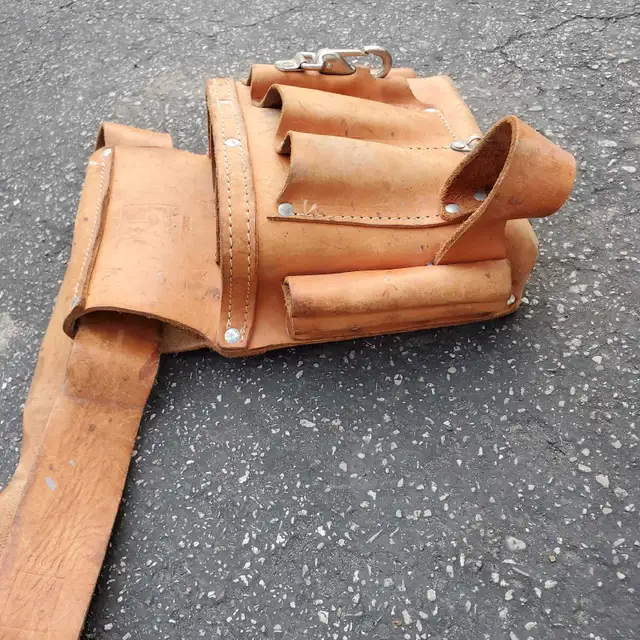 Heavy Duty  Leather Electricians Tool Pouch in Tool Storage & Benches in Barrie - Image 5