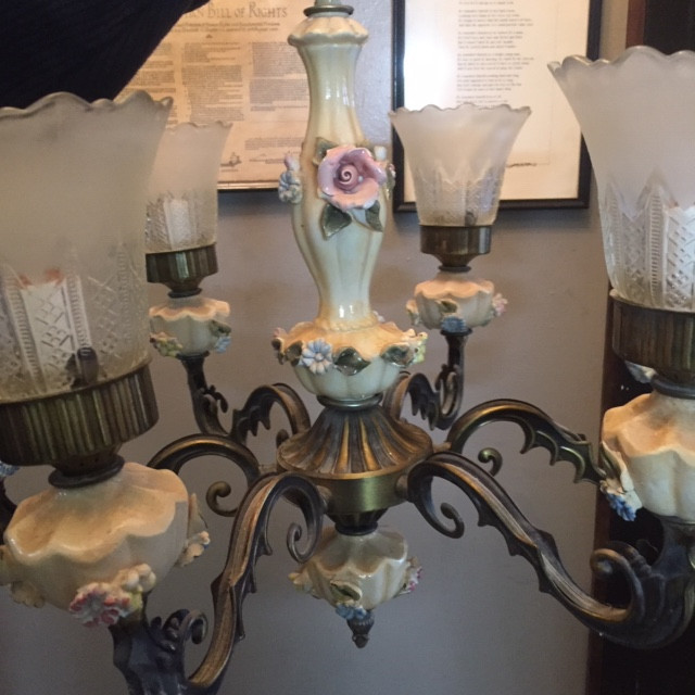 Vintage Chandelier Porcelain Flowers and Glass Shades in Indoor Lighting & Fans in Mississauga / Peel Region - Image 4