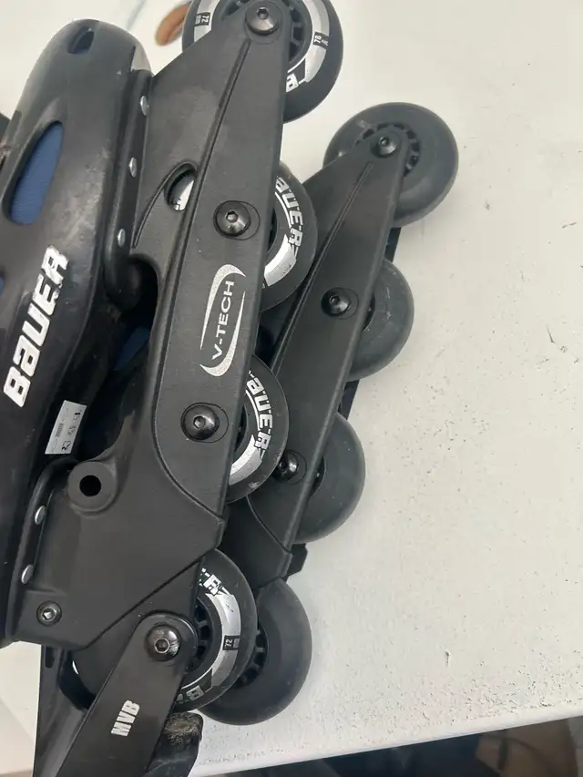 Bauer V-Tech V2 inline skates men’s size 5/6 in Skates & Blades in Calgary - Image 5
