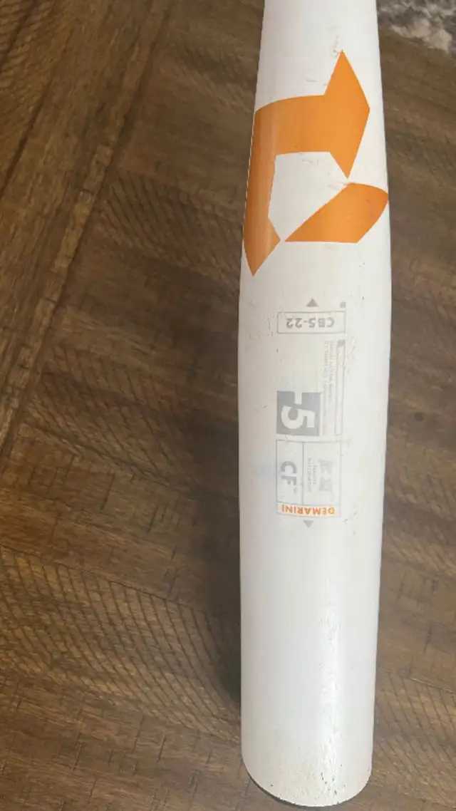 DEMARINI BASEBALL BAT in Baseball & Softball in Barrie - Image 4