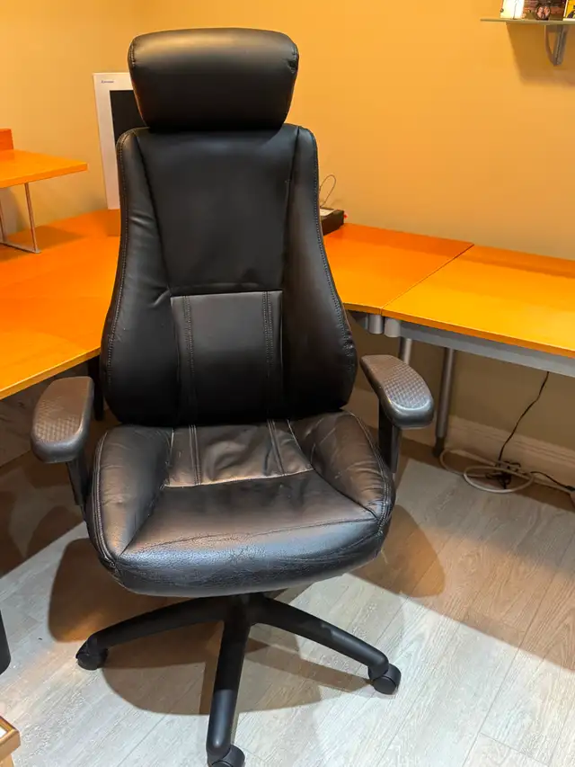 Ikea L-shaped wood desk and office chair in Desks in Ottawa - Image 8