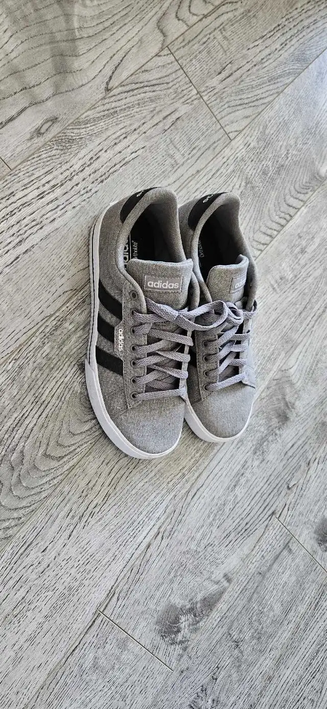 Adidas Men's Sneakers in Men's Shoes in Oakville / Halton Region - Image 3