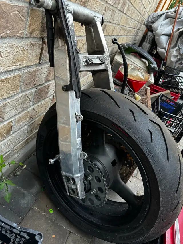 forks swingarm rear rear triples 636 Ninja 2004 ignition + key in Motorcycle Parts & Accessories in Mississauga / Peel Region - Image 7