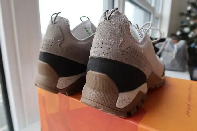 Brand New AKU Canvas Shoes - Unisex - Light Grey - Made in EU in Women's - Shoes in City of Toronto - Image 9