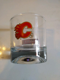 COLLECTIBLE CALGARY FLAMES NHL SMIRNOFF WHISKEY GLASS