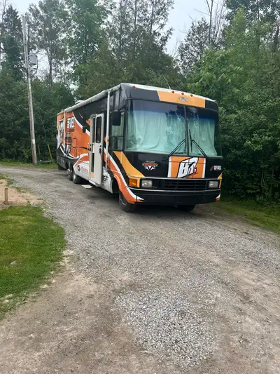 1996 dolphin 36’ freshly updated to date in side and out side 1 big tip out . 8 brand new tires on i...