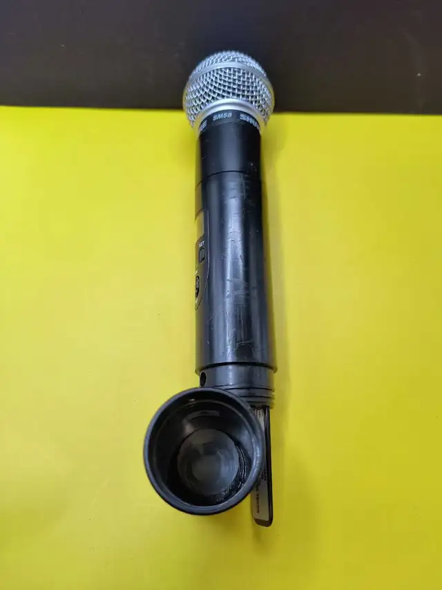 Shure ULX2 J1 SM58 Wireless Mic in Pro Audio & Recording Equipment in City of Toronto - Image 3