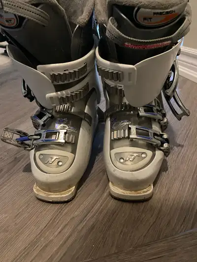 Downhill ski boots, View more