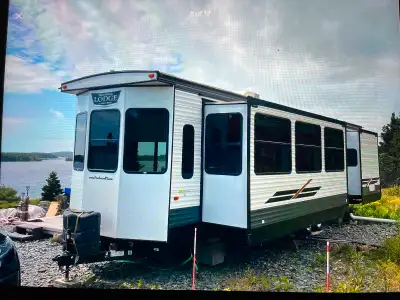 40’ park model, bright and spacious. Two slides full size fridge and microwave. Large king bed and l...