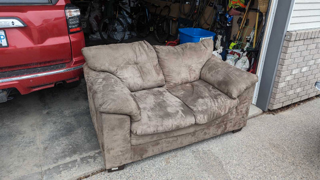 2 person couch  in Couches & Futons in Prince George
