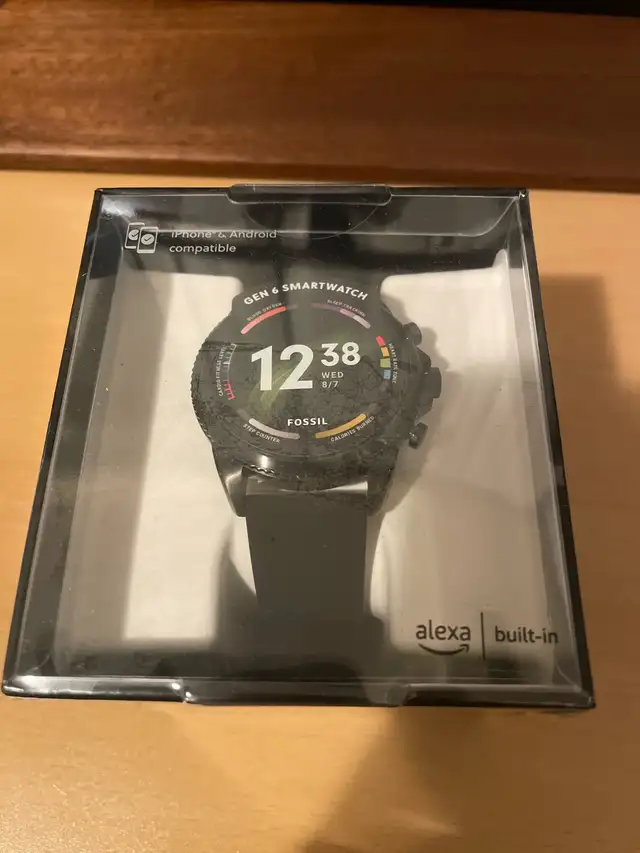 Bnib fossil gen 6 in General Electronics in City of Toronto - Image 2