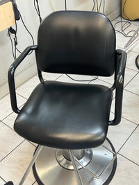 Hair cutting chair