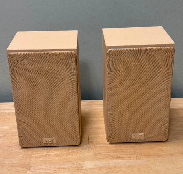 NHT SuperZero Bookshelf Speakers with Wall Brackets in Speakers in St. Catharines - Image 2