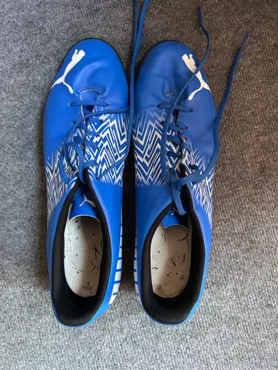 Indoor Pumas soccer shoes size 14, View more