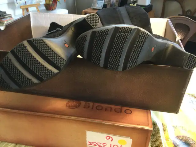 botte neuve en Suède de marque Blondo, résistant à l’eau in Women's - Shoes in Québec City - Image 3