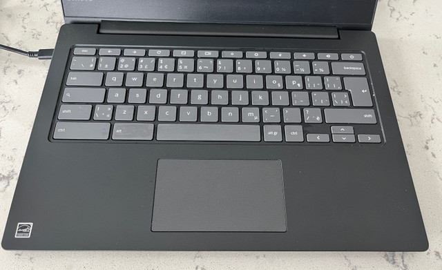 Chromebook S330  dans Portables  à Laval/Rive Nord - Image 3