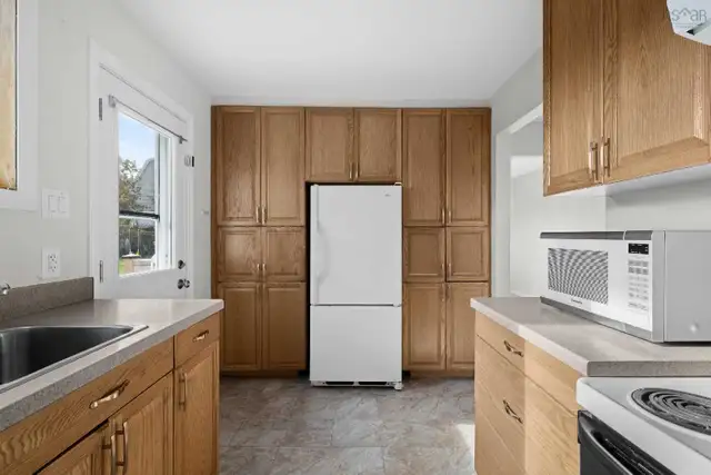 3 Bedroom House on Rent in Long Term Rentals in Dartmouth - Image 8