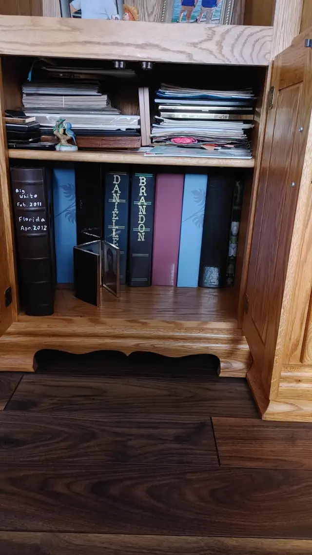 Oak Wall Unit in Hutches & Display Cabinets in Kitchener / Waterloo - Image 8
