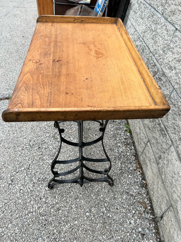 VINTAGE SEWING TABLE BASE + DOUGH BOARD TOP + RAISED EDGING in Arts & Collectibles in Mississauga / Peel Region - Image 4