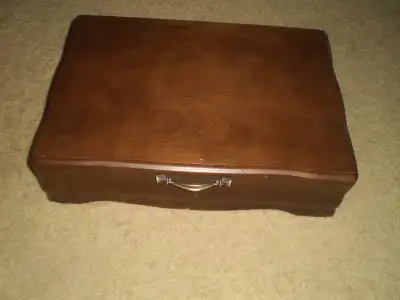 Jasco wooden flatware chest/silverware box with handle red interior, excellent conditiion